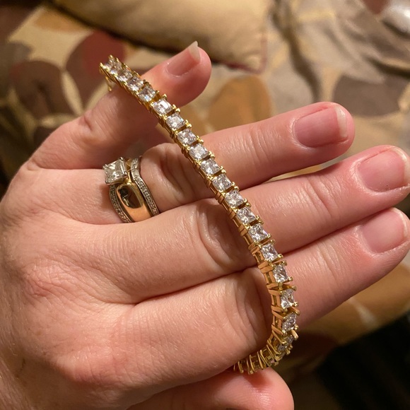 Iconic Tennis Bracelet - Picture 3 of 3